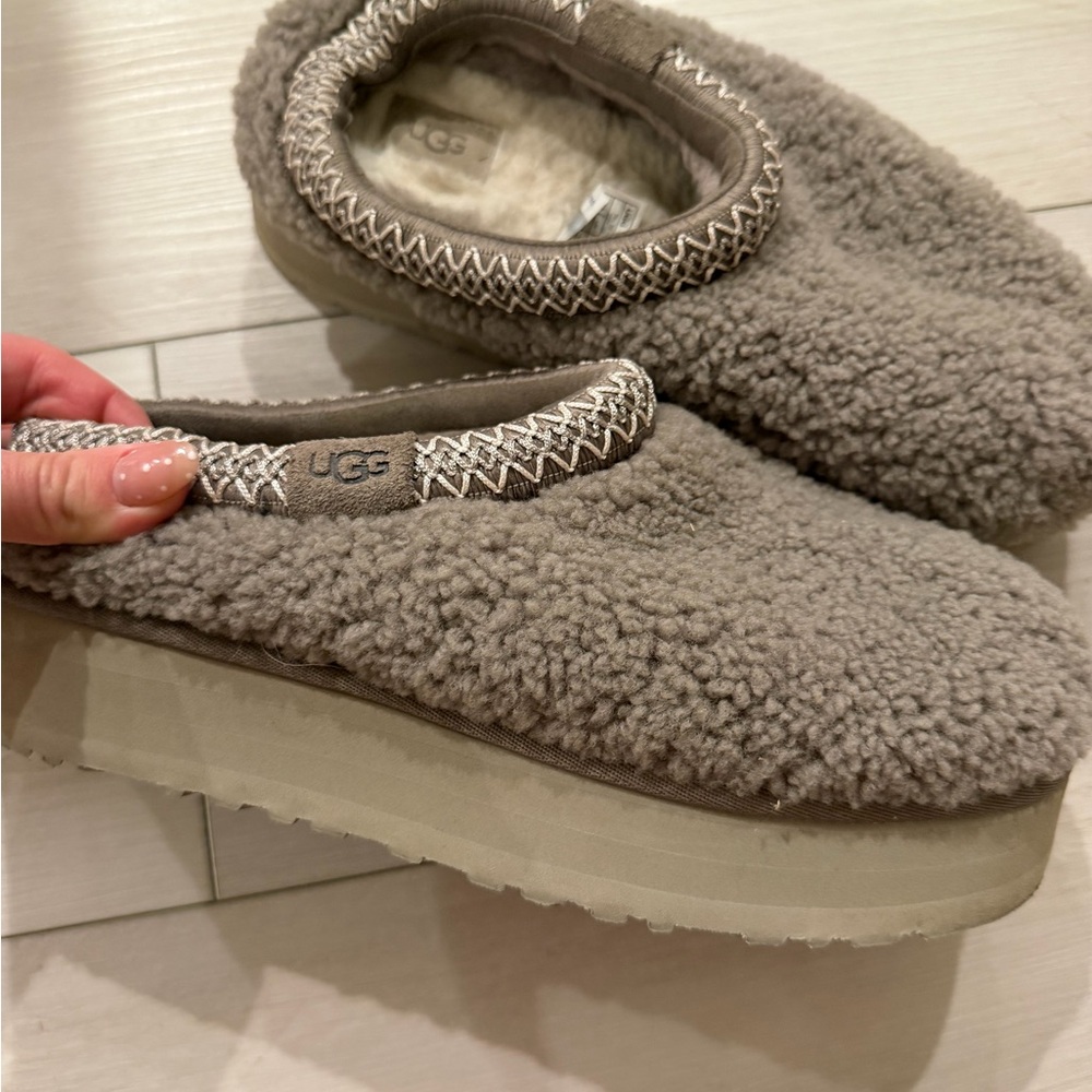 UGGs Tazz Shearling Platform Slipper - Picture 3 of 5